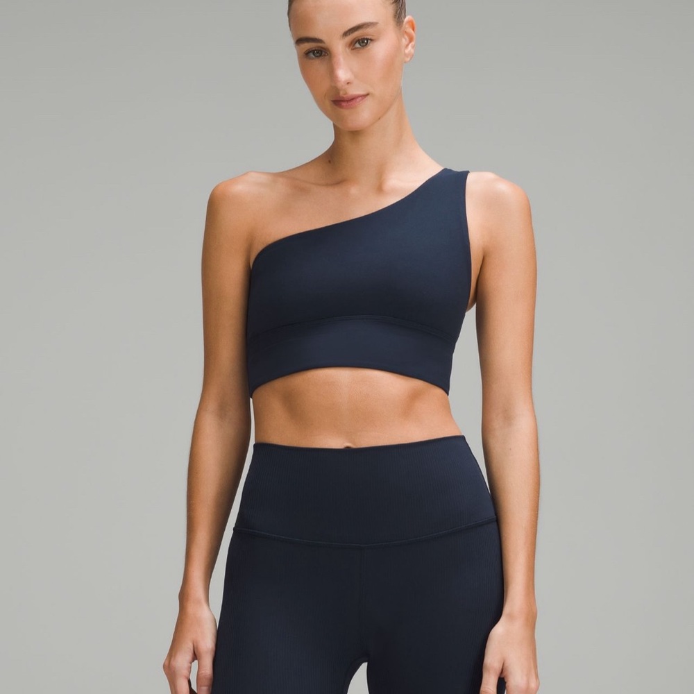 lululemon Align™ Asymmetrical Bra
Light Support, A/B Cup size 10